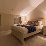 The Pierce Brosnan Suite - Hiphipstay