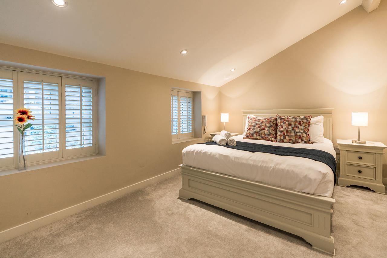 The Pierce Brosnan - Hiphipstay Holiday home