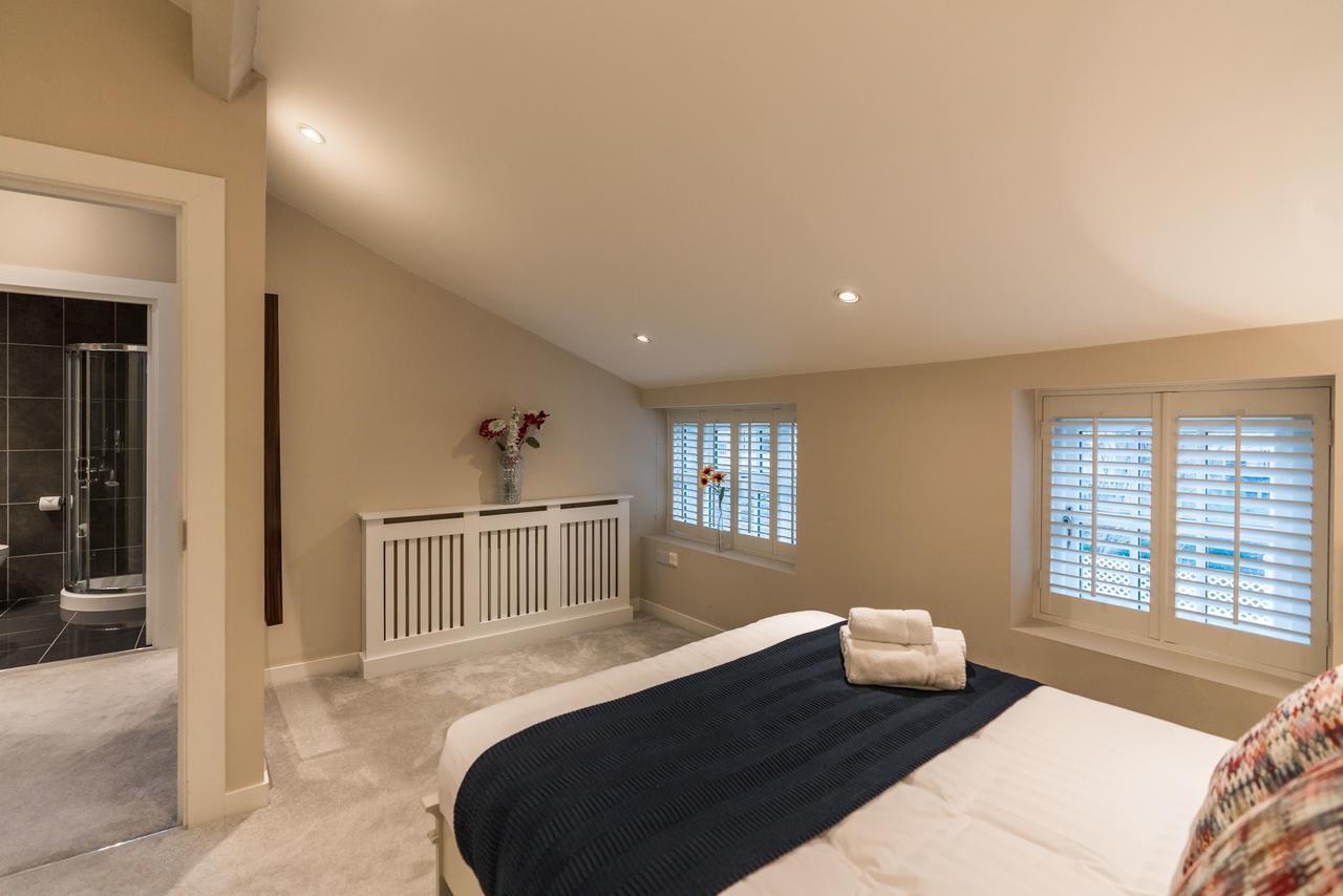 The Pierce Brosnan - Hiphipstay Holiday home *